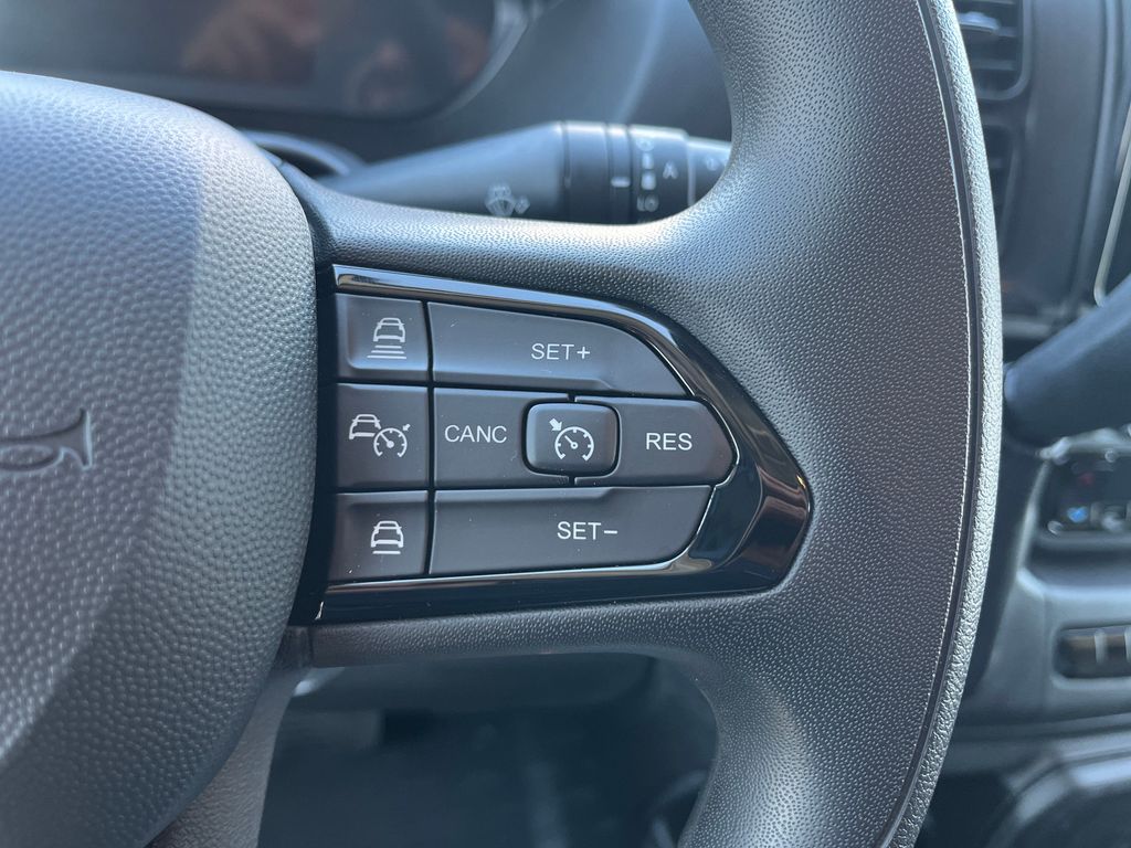 Vehicle image 26 of 40