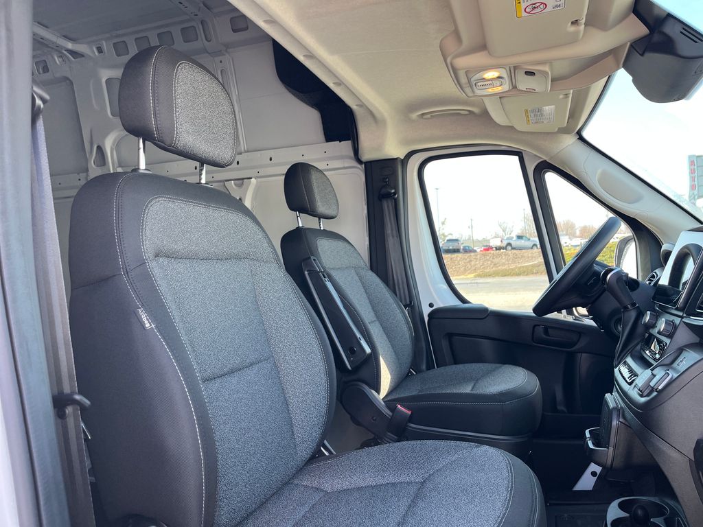 Vehicle image 15 of 40