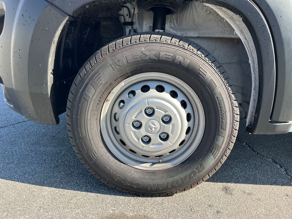 Vehicle image 37 of 40