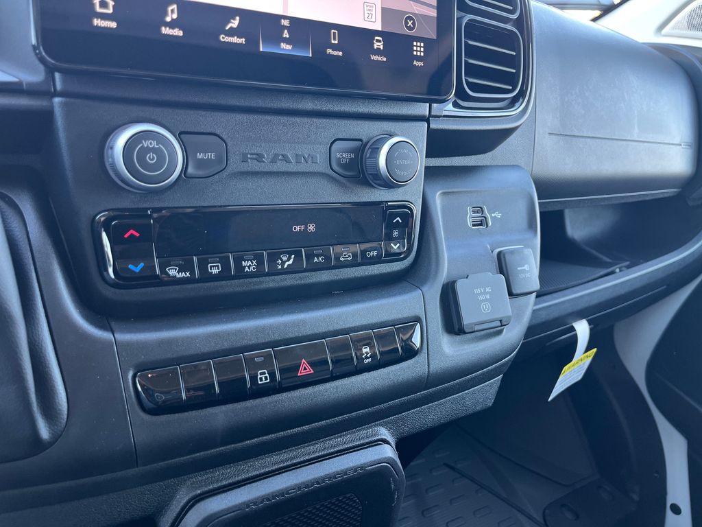 Vehicle image 32 of 40