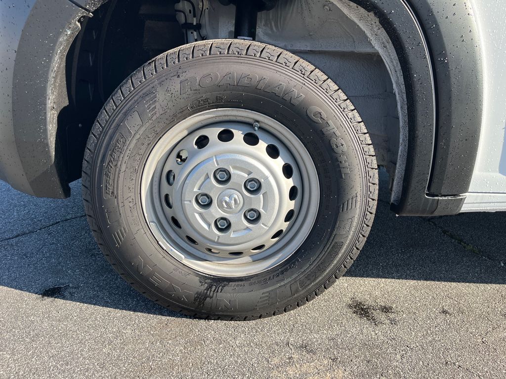 Vehicle image 33 of 36