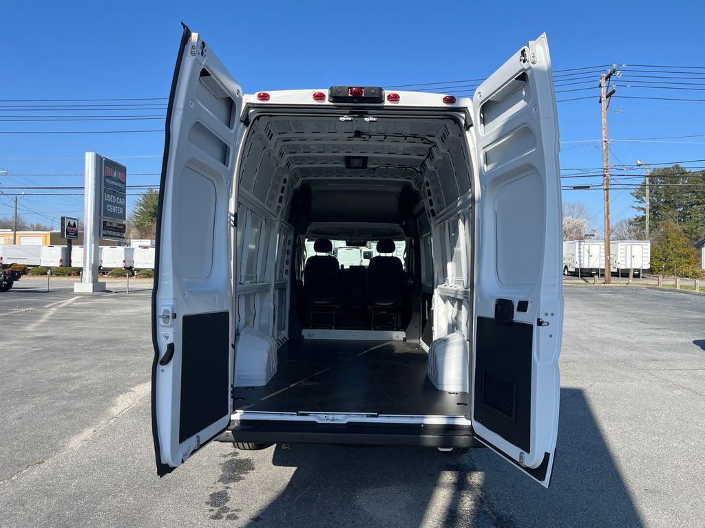 Vehicle image 19 of 36