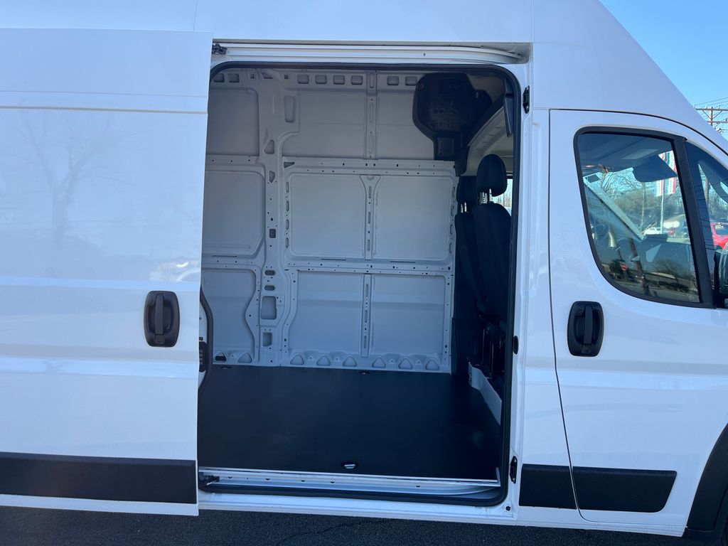 Vehicle image 16 of 36