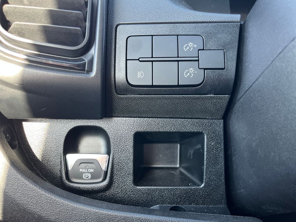 Vehicle image 27 of 36