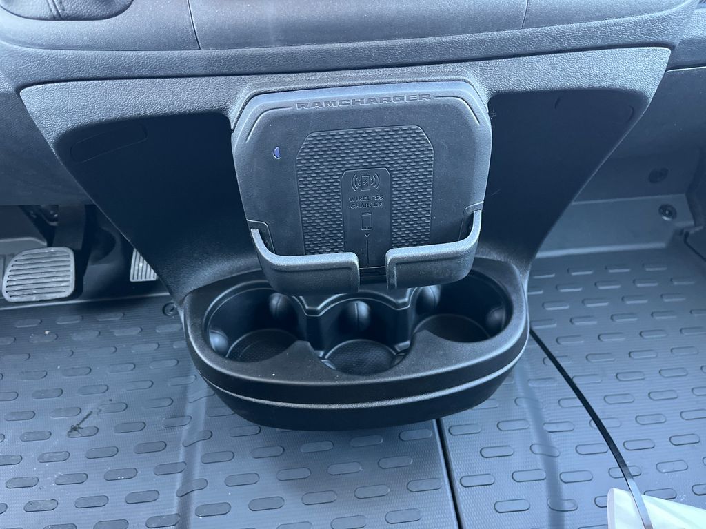 Vehicle image 31 of 36