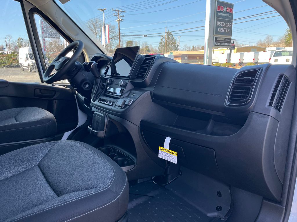 Vehicle image 13 of 36