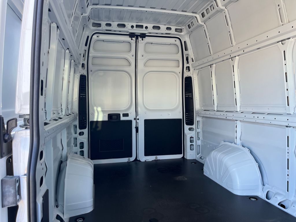 Vehicle image 17 of 36
