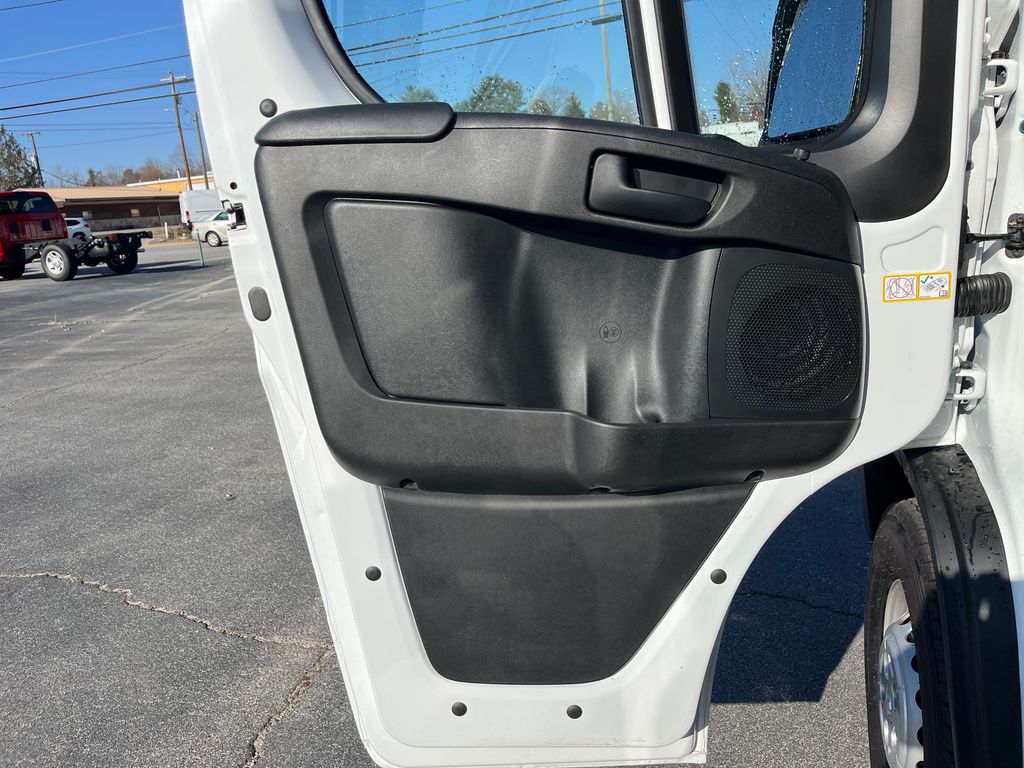 Vehicle image 22 of 36