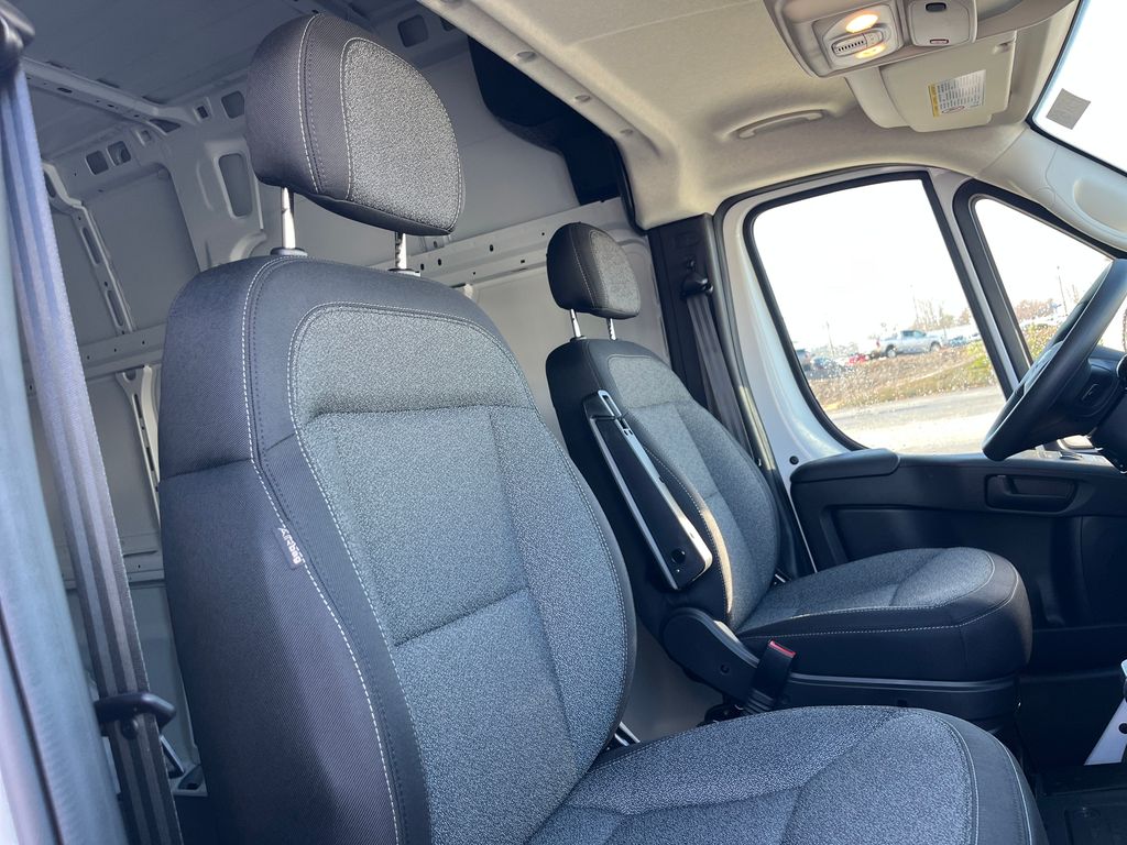 Vehicle image 14 of 36