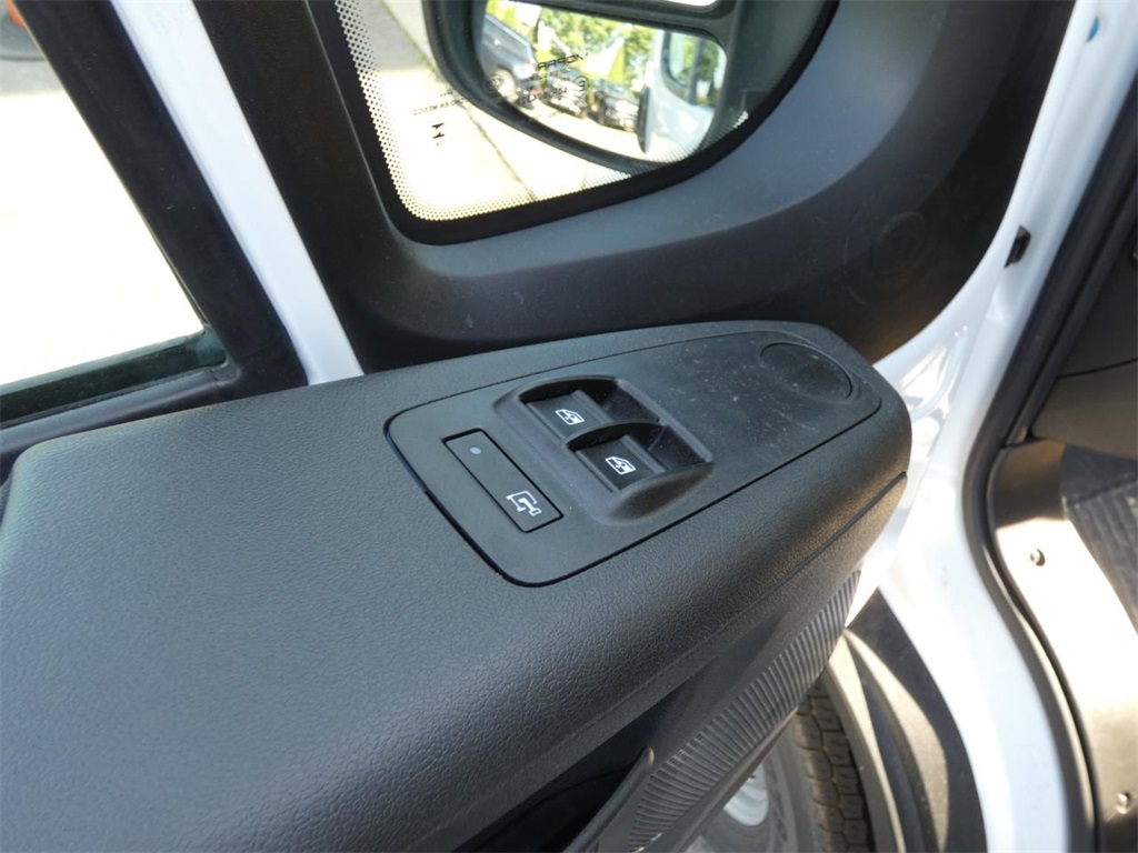 Vehicle image 12 of 29