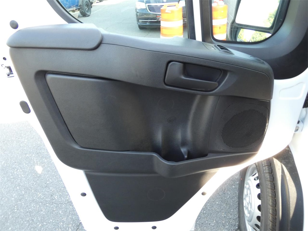 Vehicle image 11 of 29