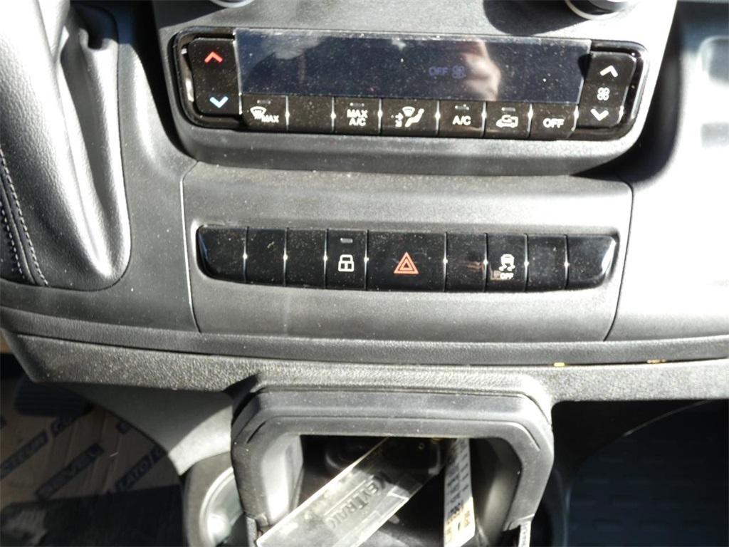 Vehicle image 24 of 29