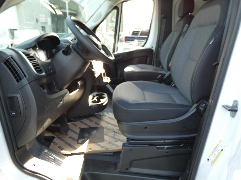 Vehicle image 14 of 29