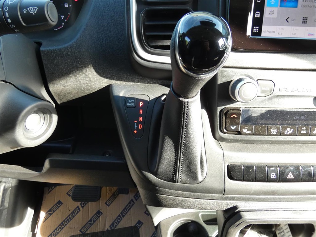 Vehicle image 25 of 29