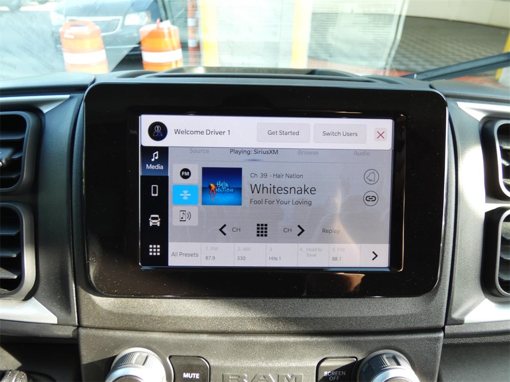 Vehicle image 21 of 29