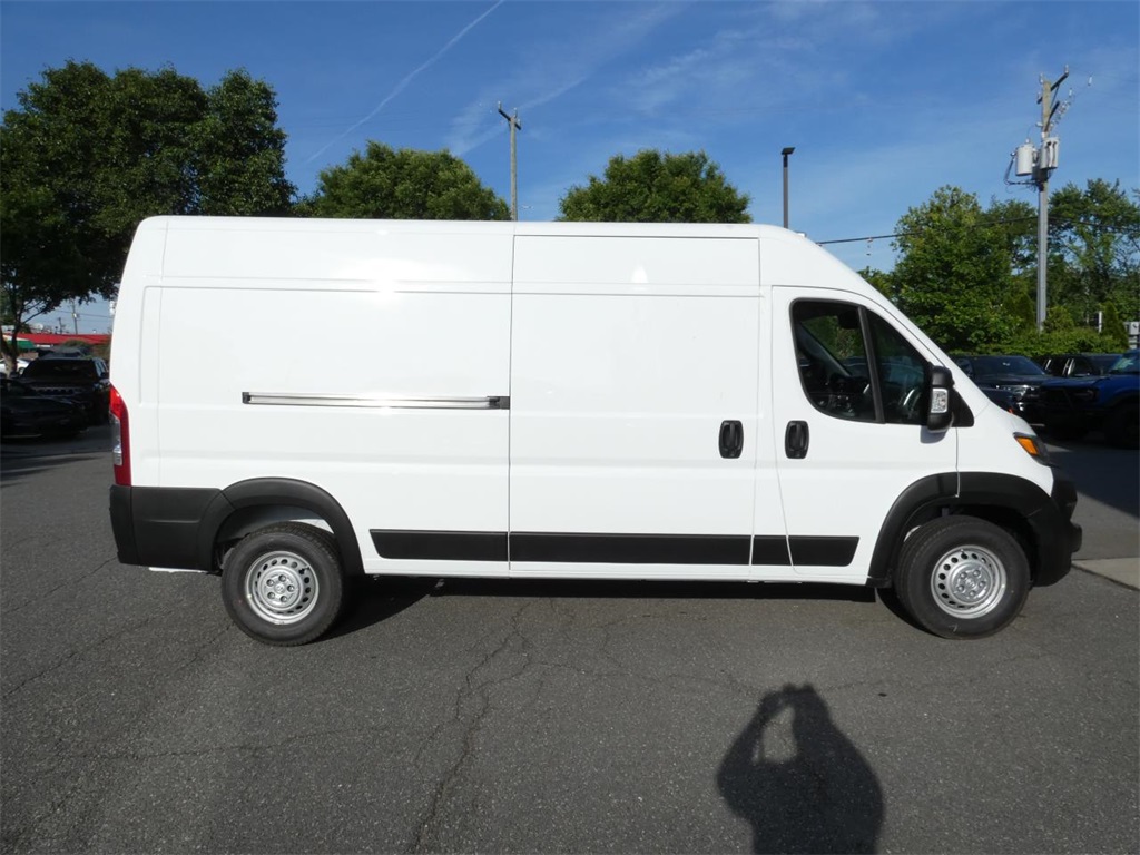 Vehicle image 4 of 29