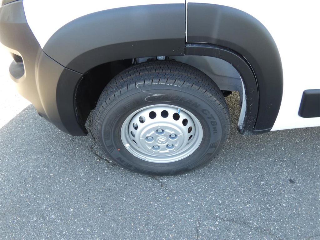 Vehicle image 10 of 29