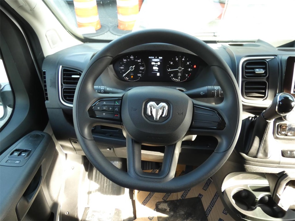 Vehicle image 17 of 29