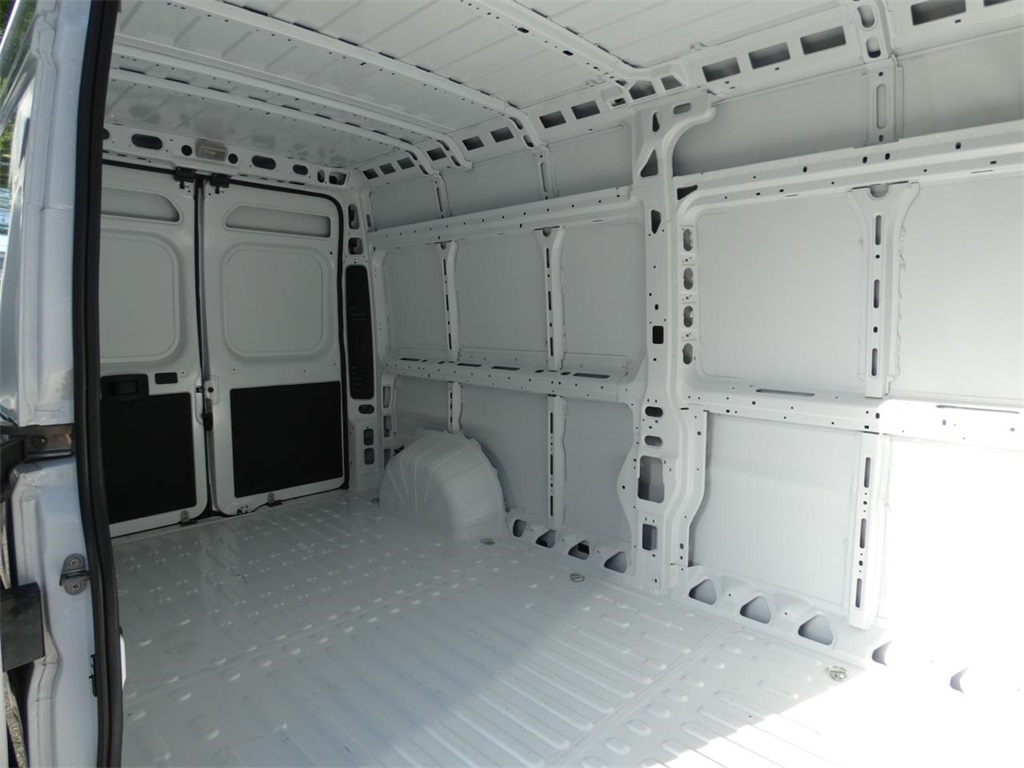 Vehicle image 28 of 29