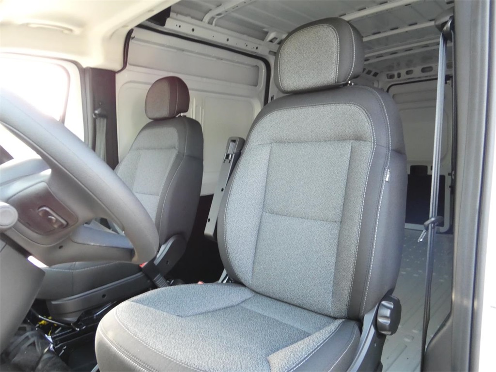 Vehicle image 13 of 29