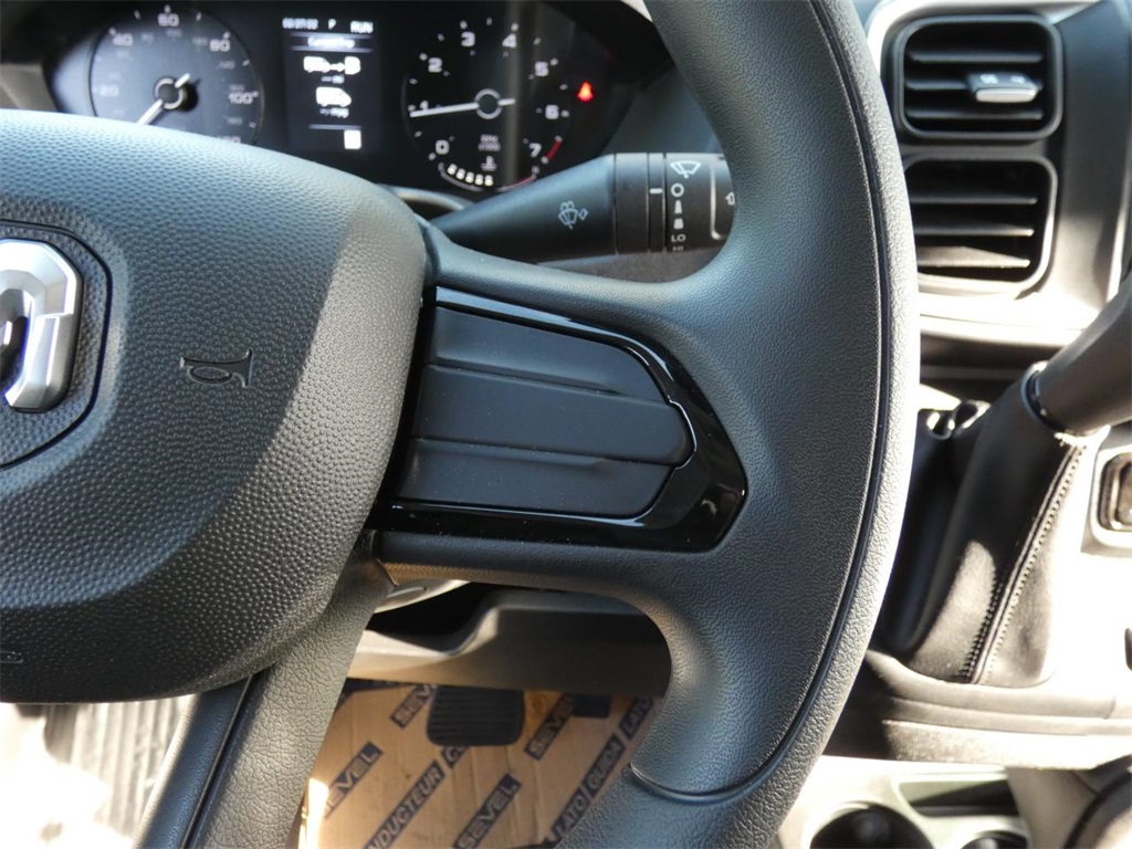 Vehicle image 19 of 29