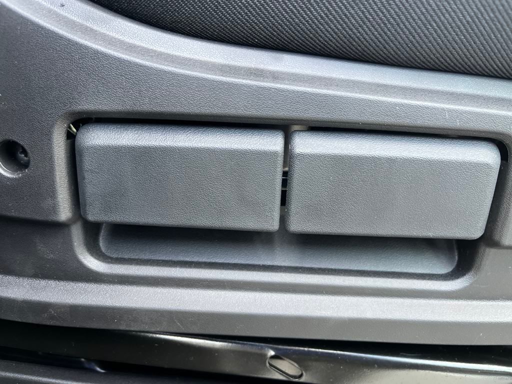 Vehicle image 18 of 40