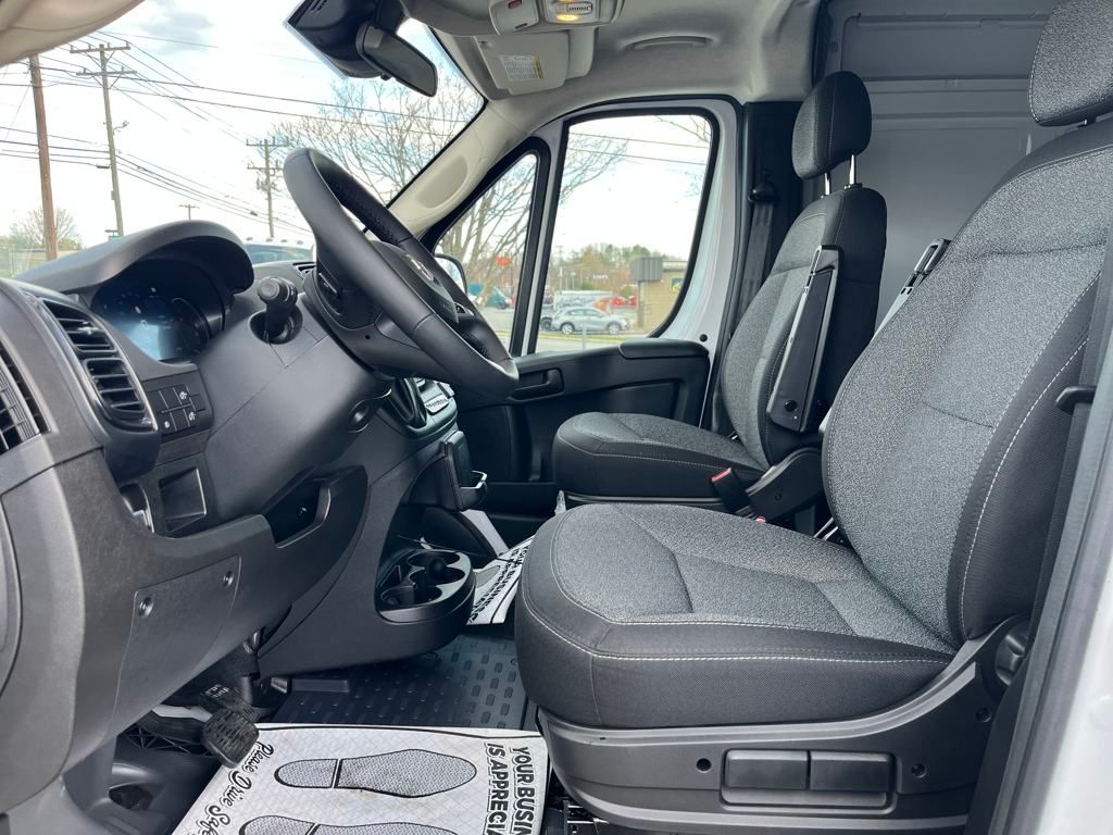 Vehicle image 12 of 40