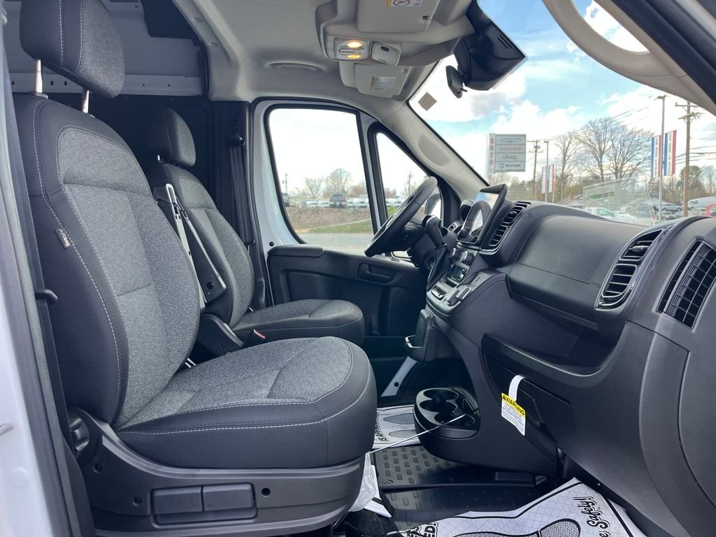 Vehicle image 17 of 40
