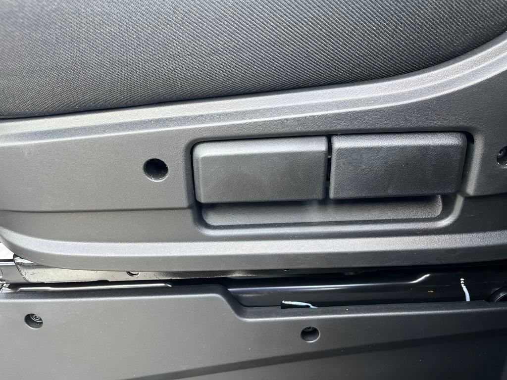 Vehicle image 13 of 40