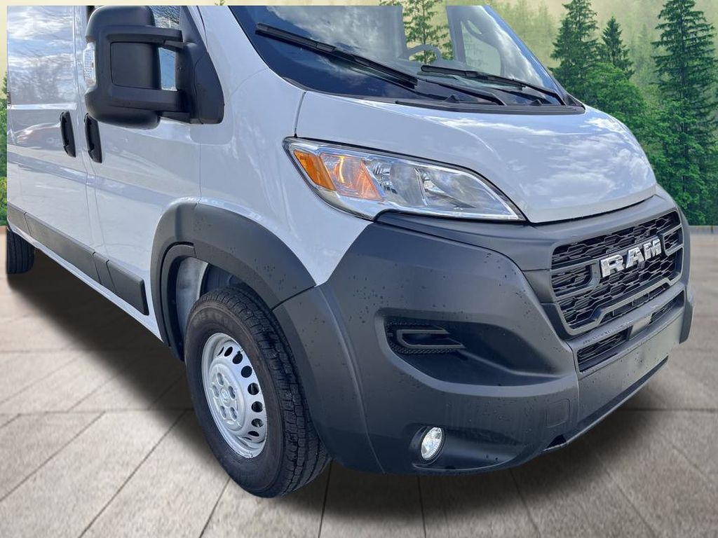 Vehicle image 4 of 40