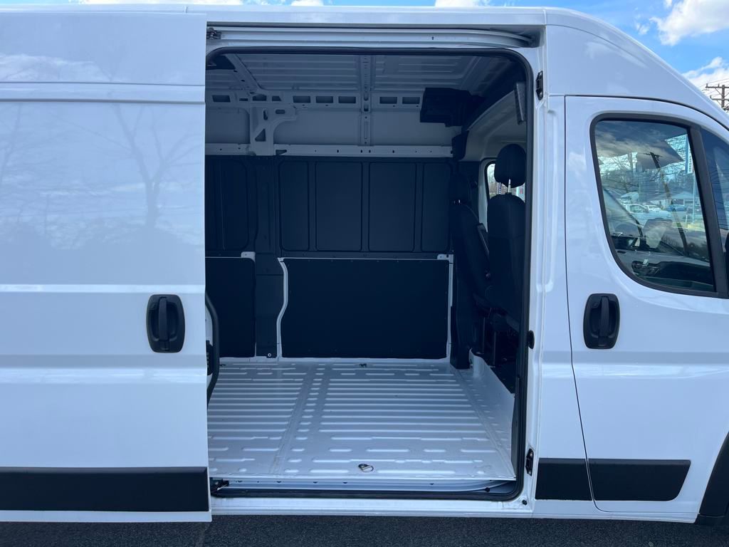 Vehicle image 20 of 40
