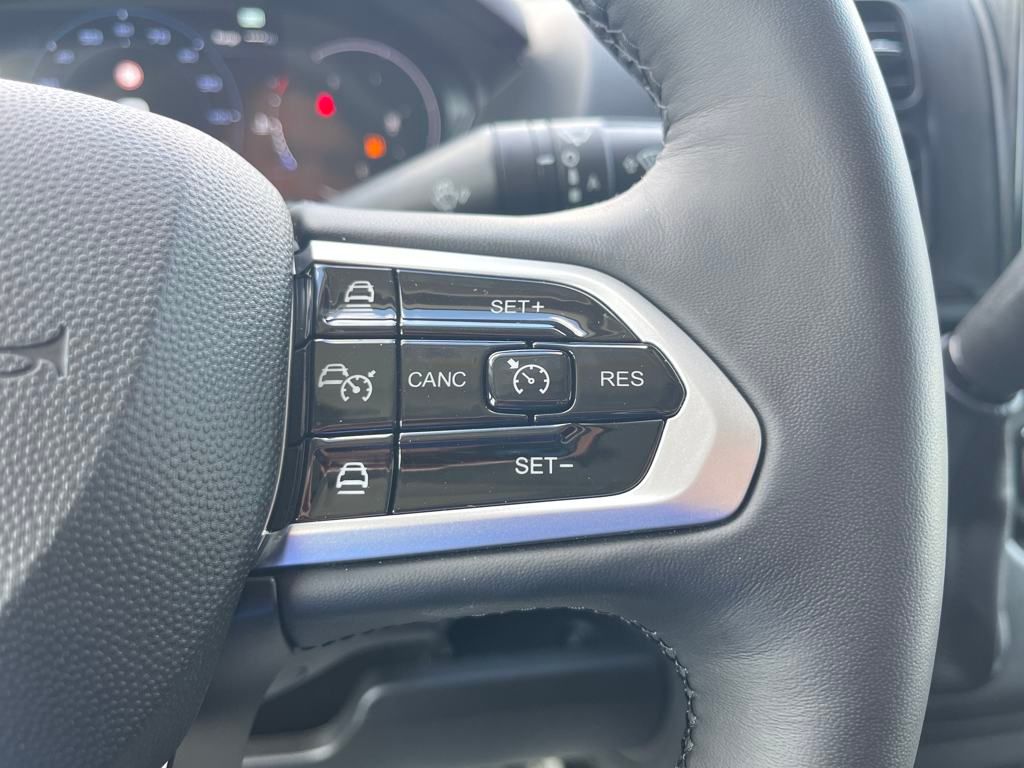 Vehicle image 29 of 40