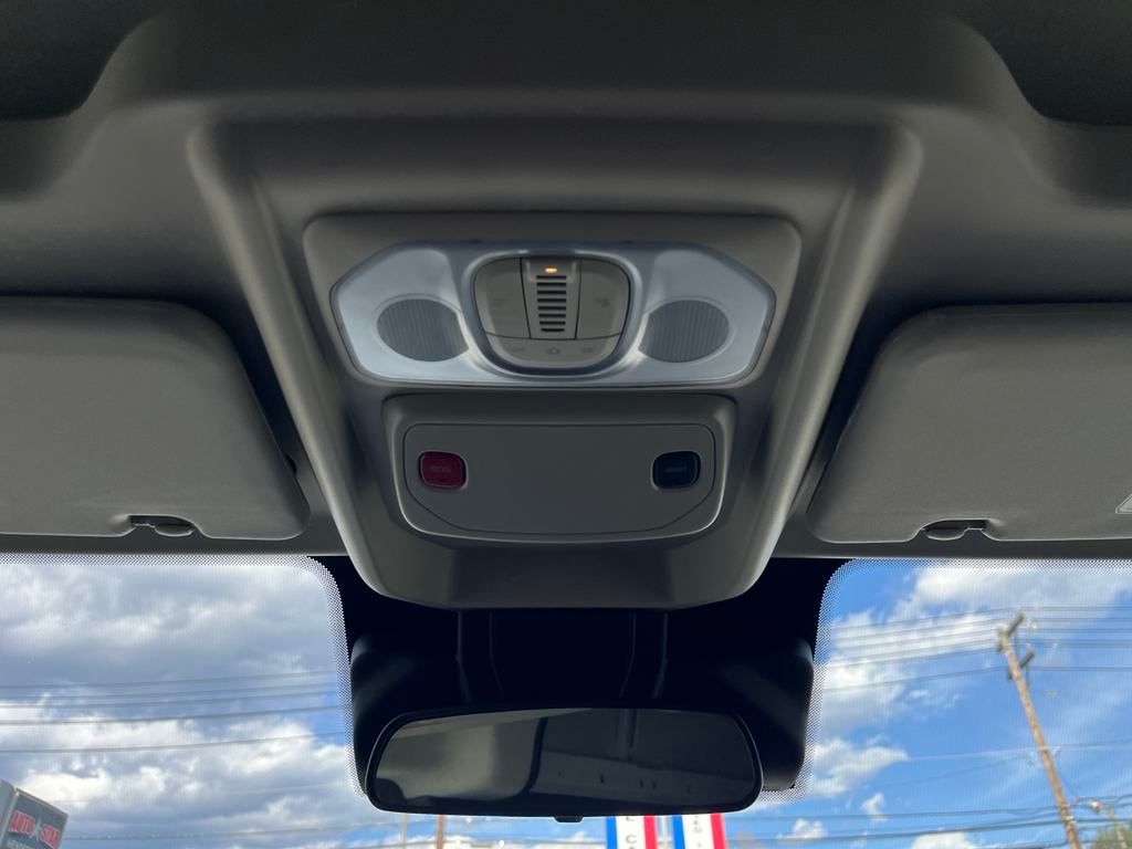 Vehicle image 36 of 40