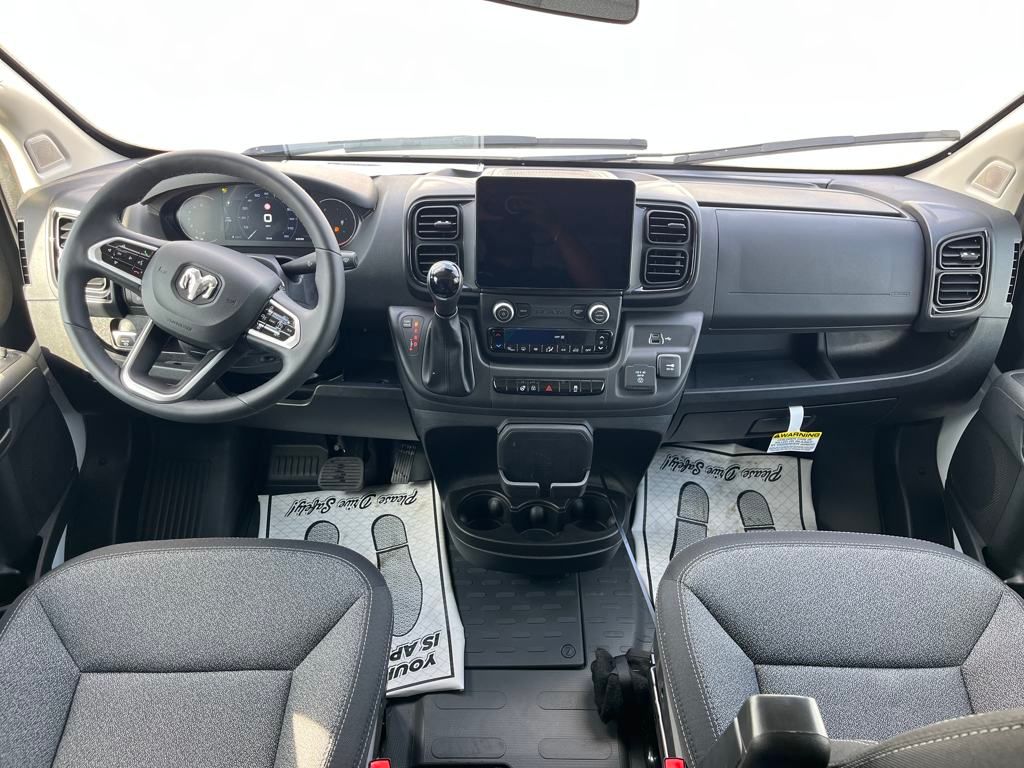Vehicle image 27 of 40