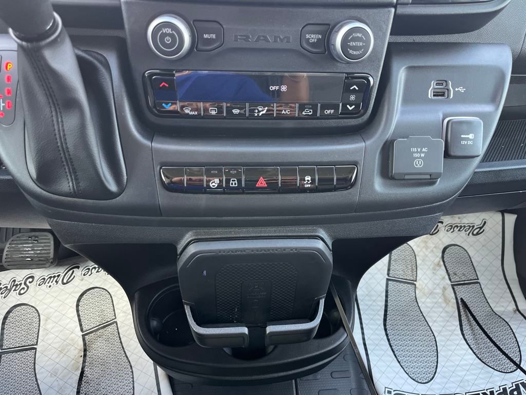 Vehicle image 35 of 40