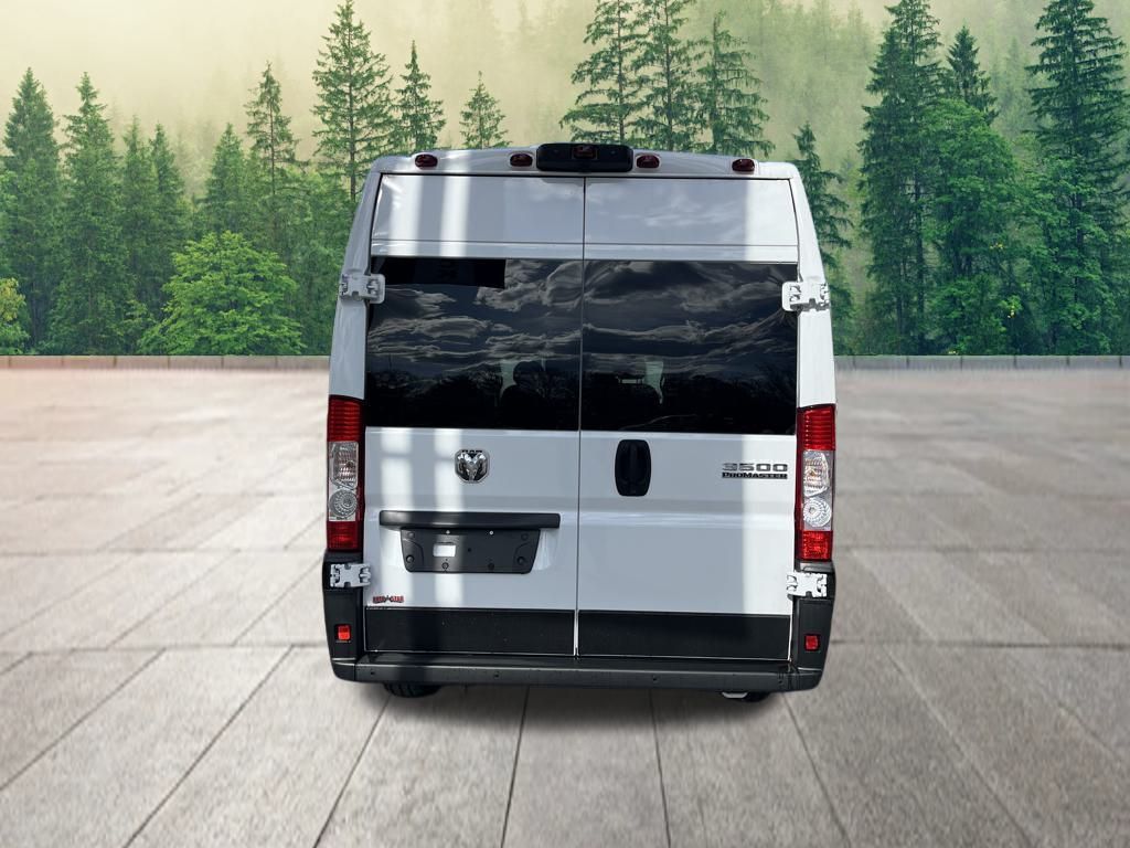 Vehicle image 8 of 40