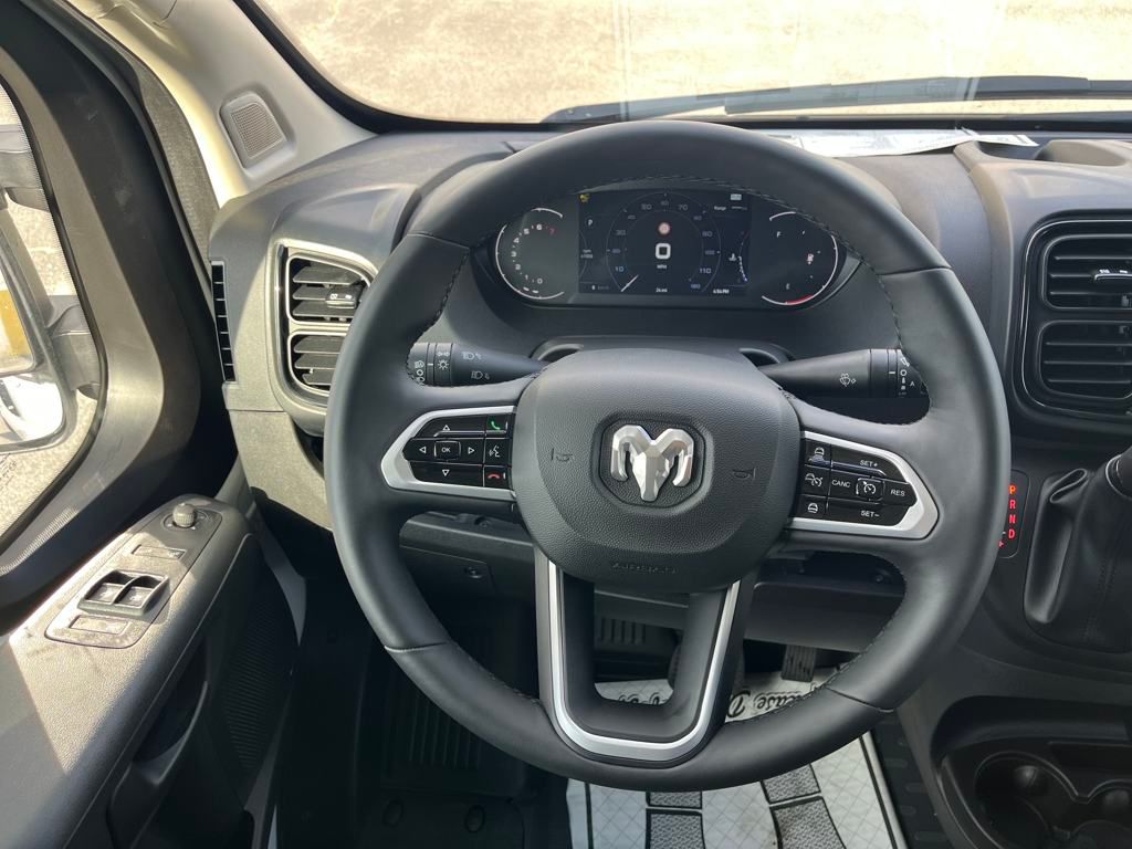 Vehicle image 28 of 40