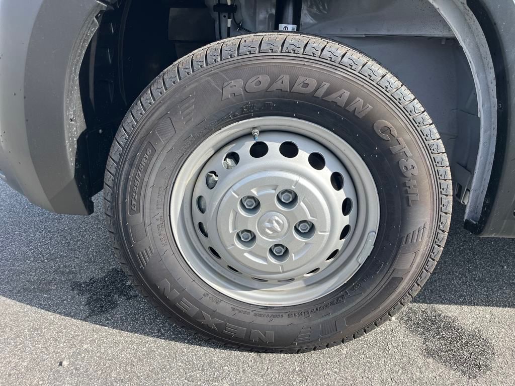 Vehicle image 37 of 40