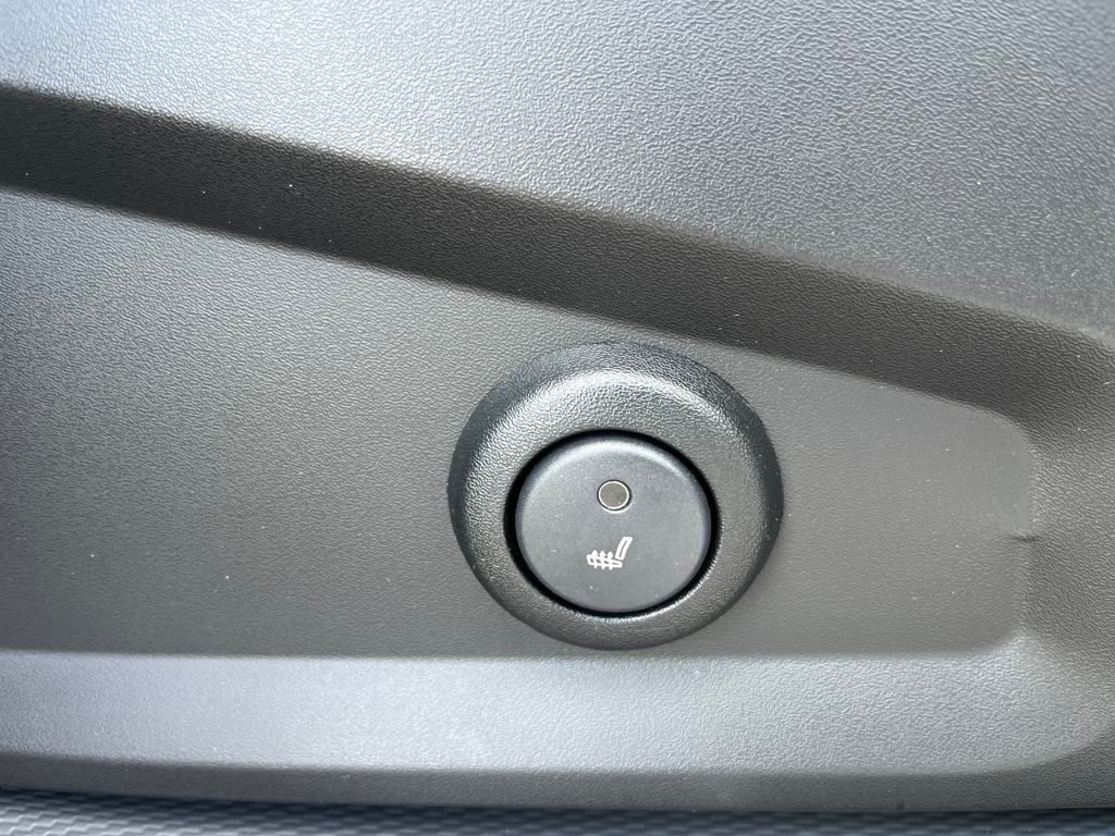 Vehicle image 19 of 40