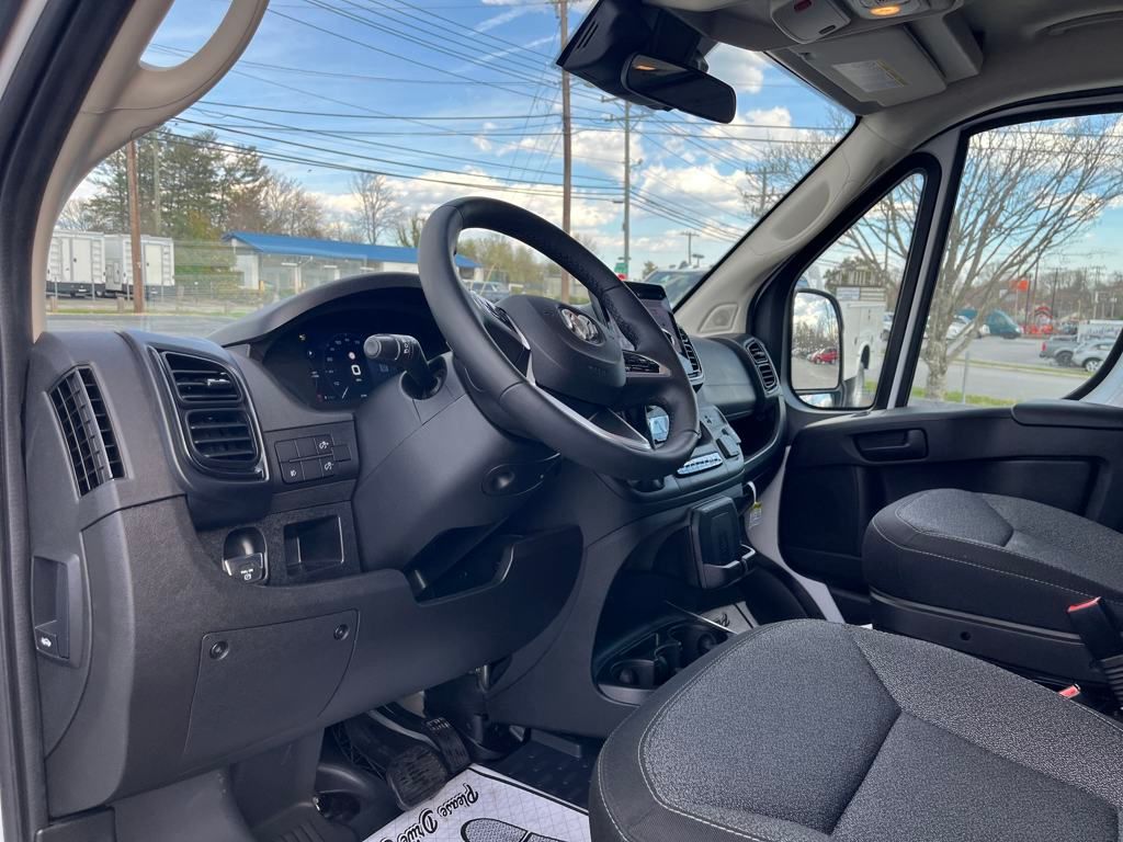 Vehicle image 10 of 40