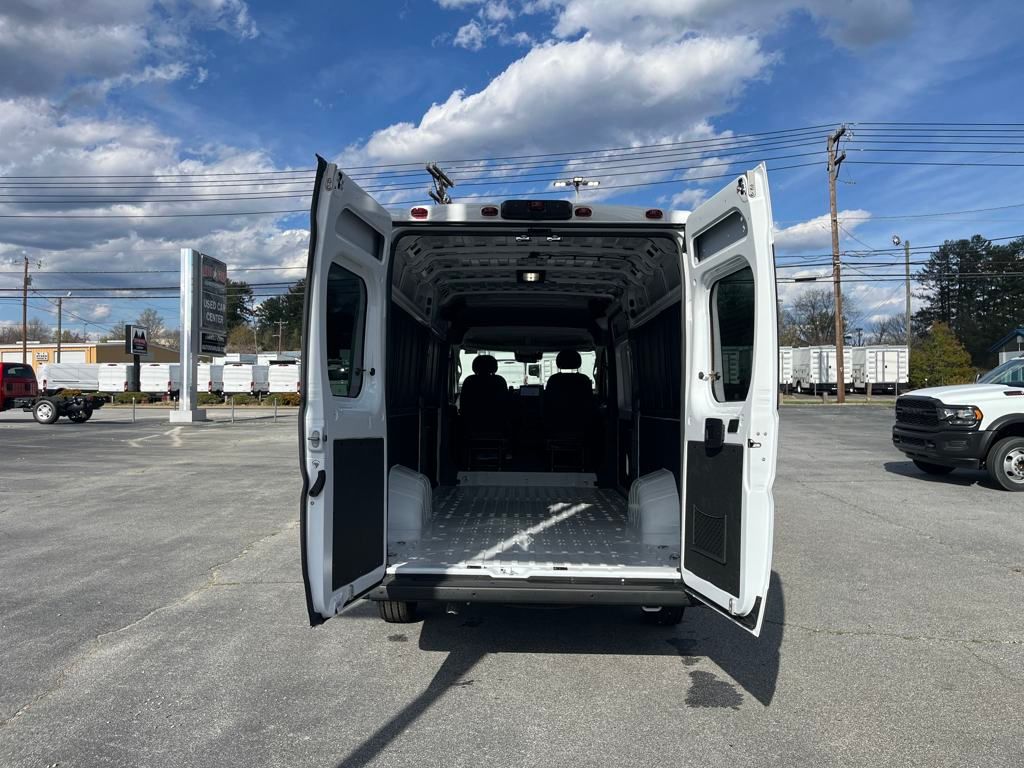 Vehicle image 22 of 40
