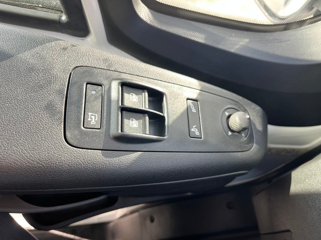 Vehicle image 26 of 40