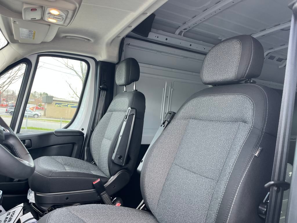 Vehicle image 11 of 40