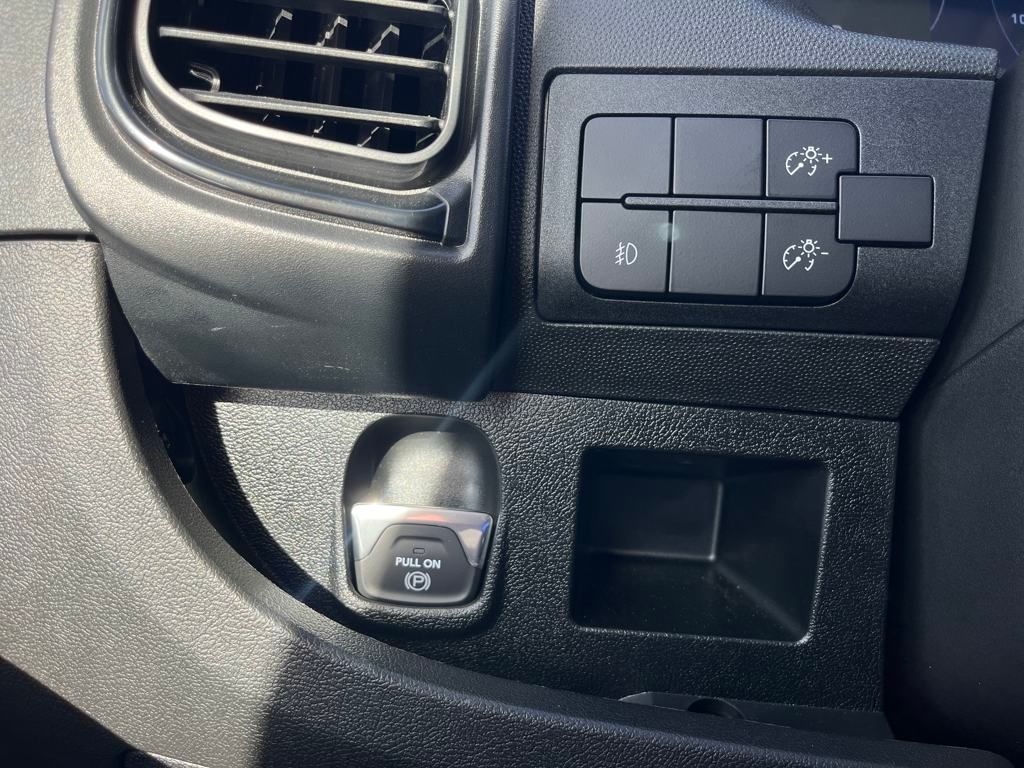 Vehicle image 31 of 40
