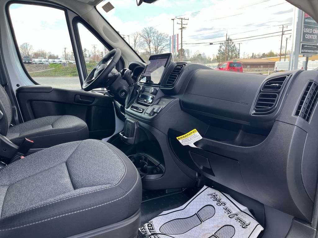 Vehicle image 15 of 40