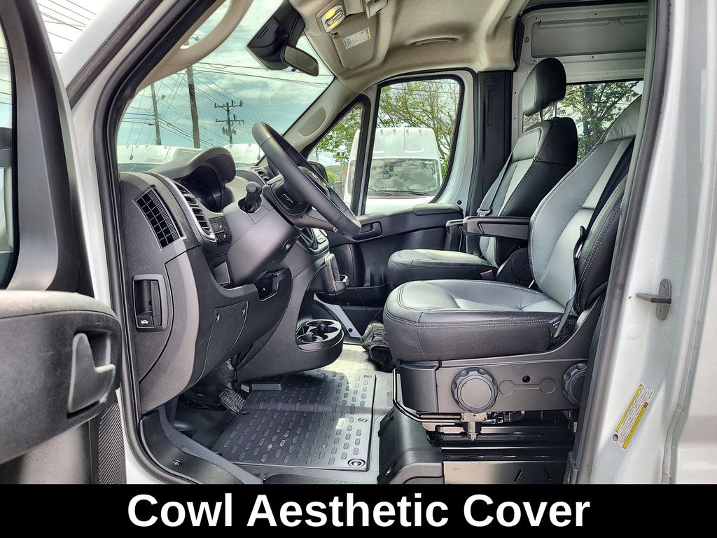 Vehicle image 18 of 57