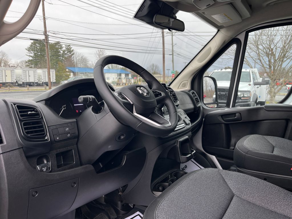 Vehicle image 10 of 41