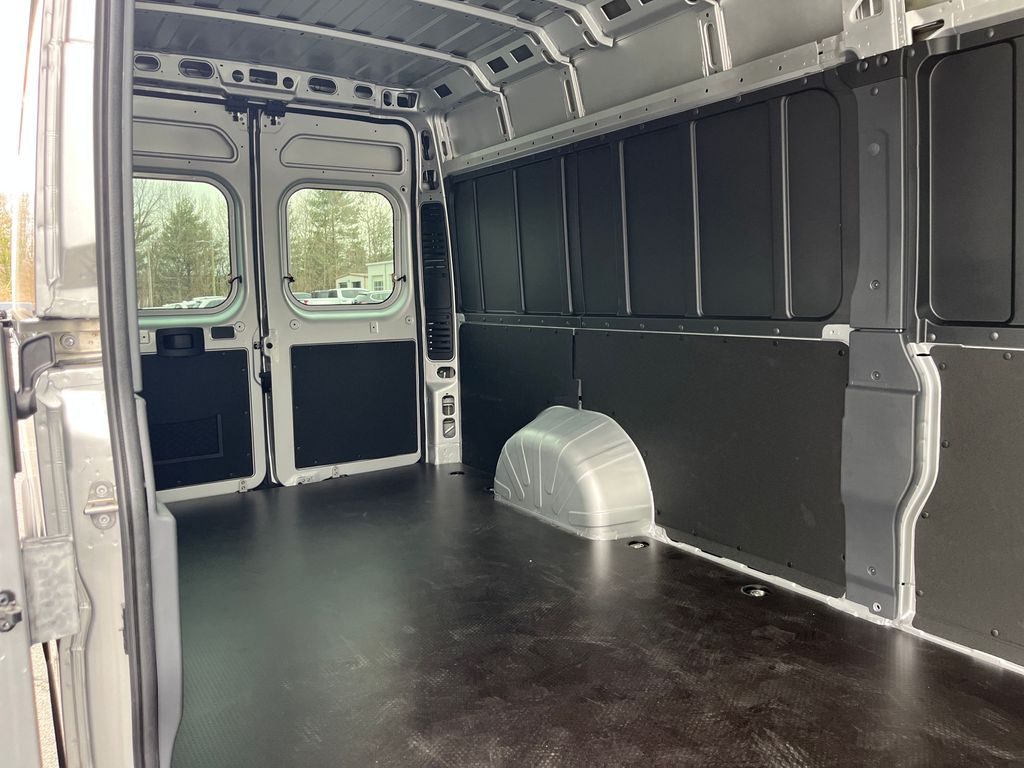 Vehicle image 20 of 41
