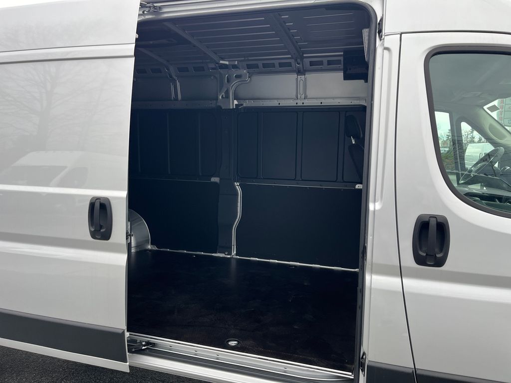 Vehicle image 19 of 41