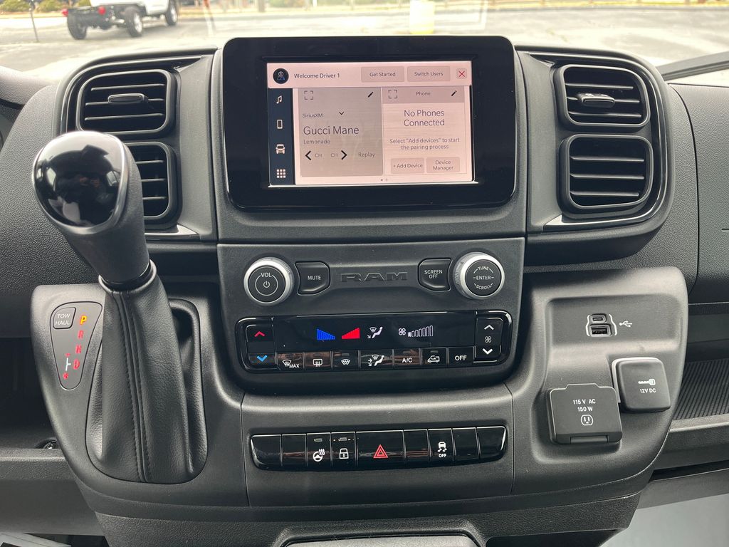 Vehicle image 32 of 41